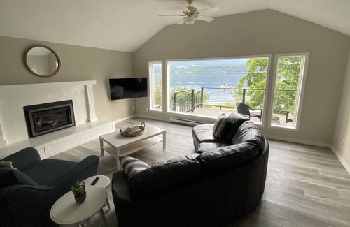 Blind Bay Casa | Shuswap Lakehouse 3Bd 2Bth Semi-Lakefront w/ Dock & Buoy Sleeps 9 KingBd