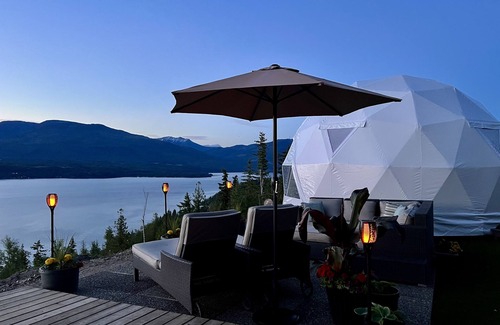 Blind Bay Cabaña | Shuswap Sky Dome With wood Burning Hot Tub & Cozy Fireplace