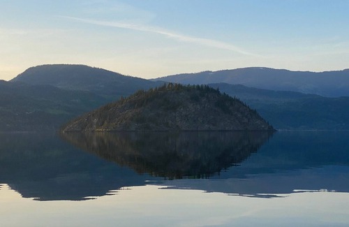 Blind Bay Casa | Shuswap Views Semi-Lakefront A-Frame Sleeps 4 King Bed Bunks Beach