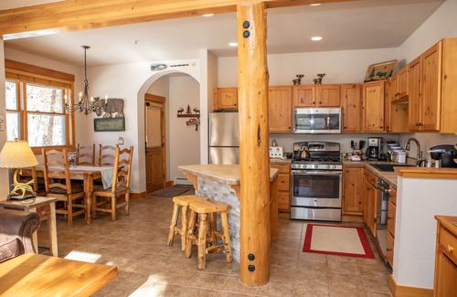 Keystone Condominio | Shuttle to Slopes, Private Entrance, Hot Tub Access, Private Patio with Grill