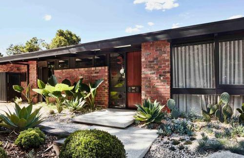 Healesville Casa | Sibbel House- Luxurious Mid-Century Modern Home, Yarra Valley