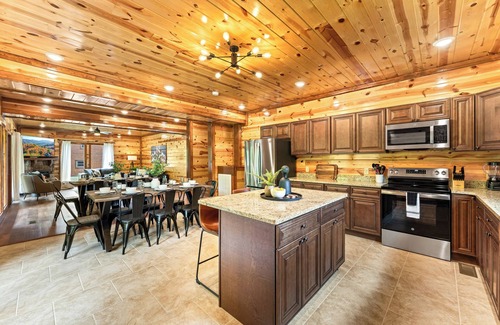 Caton Cabina | Side by Side Cabins - Sleeps 48 - Close to Pigeon Forge - Indoor Pools and Games