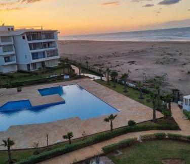 Lamharza Essahel Apartamento | Sidi Rahal Blue View, Beachfront wide seaview with pool