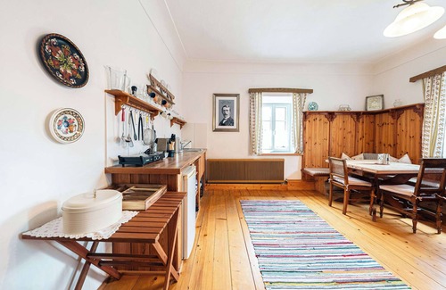 Altaussee Apartamento | Sieglgut: Hofmannsthal Suite | Kitchen | Parking