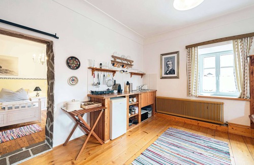 Altaussee Apartamento | Sieglgut: Hofmannsthal Suite | Kitchen | Parking