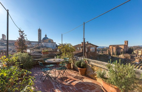 Siena City Centre Apartamento | Siena: prestigiosa vivienda con ascensor, azotea y terraza panorámica.