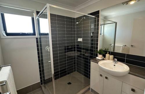 North Lakes Casa | Sienna Rise - Walk to Westfield sleeps 6 North Lakes