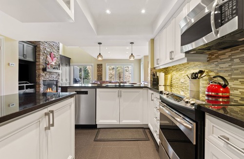 The Blue Mountains Hotel | Sierra Lane Condos