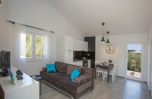 Veliki Drvenik Apartamento | SIESTA, a house in the nature on the island