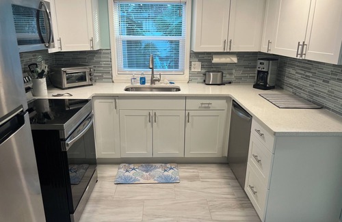 Siesta Key Cabaña | Siesta Key Cottage one block to village, 3 blocks to beach, Private heated pool