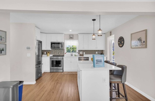South Poinsettia Villa | Siesta Key Palm Paradise with Heated Saltwater Pool