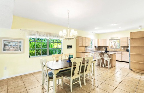 Siesta Key Village Apartamento | Siesta Key Village, Heated Pool, Beach Access 4 min Walk, 6bdr