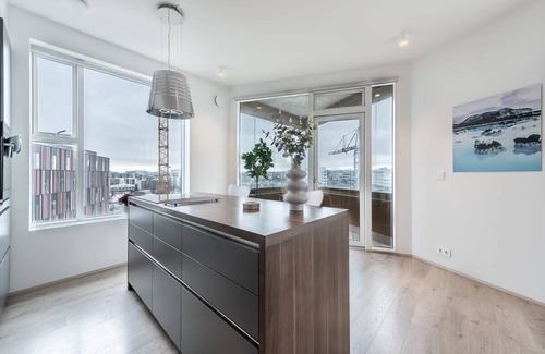 Hliðar Apartamento | SIF Apartments - 2BR Suite with 2 bathrooms 07