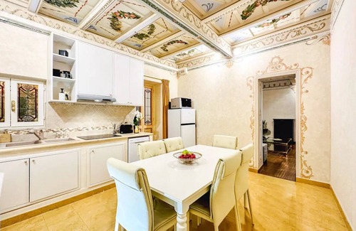 Repubblica Apartamento | Signature luxury equipped with period frescoes-Barberini Square and Via Condotti