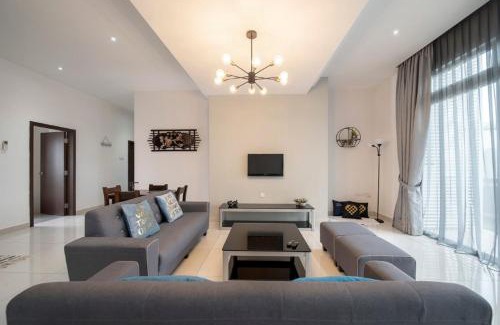 Taman Century Apartamento | Signature Private Pool 16pax KSL Midvalley