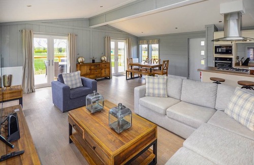 Bury St Edmunds Chalet De Esquí | Signature Spa Six Pet