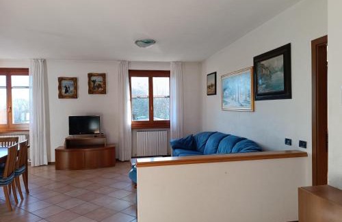 Villa Guardia Apartamento | Signorile quadrilocale nel verde di Villa Guardia