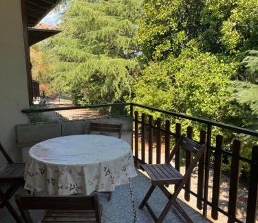 Villa Guardia Apartamento | Signorile quadrilocale nel verde di Villa Guardia