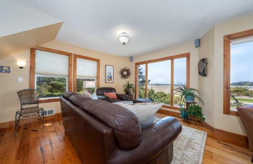 Lincoln City Casa | Siletz Bay Beach House