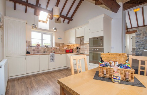 Angle Casa | Silk Purse, Holiday Home Angle, Sleeps 4, 2 bedrooms, bathrooms