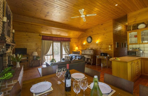 Pokolbin Cabaña | Silky Oak Cottage & Studio - Delightful country cottage along popular Hermitage Rd