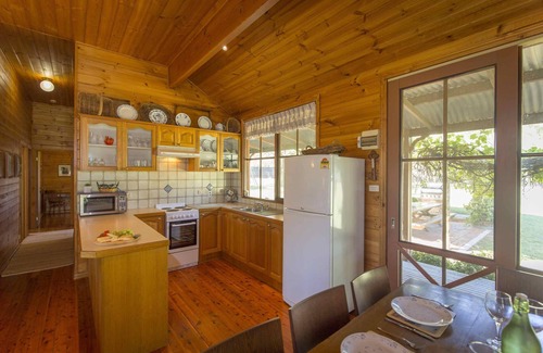Pokolbin Cabaña | Silky Oak Cottage & Studio - Delightful country cottage along popular Hermitage Rd