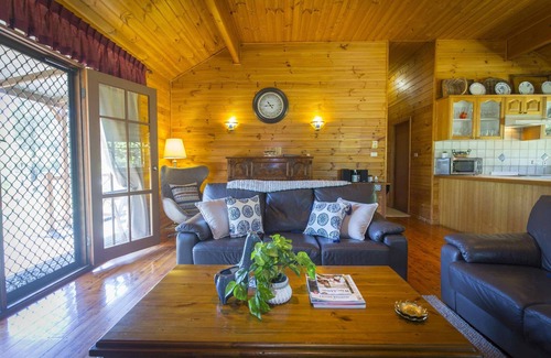 Pokolbin Cabaña | Silky Oak Cottage & Studio - Delightful country cottage along popular Hermitage Rd