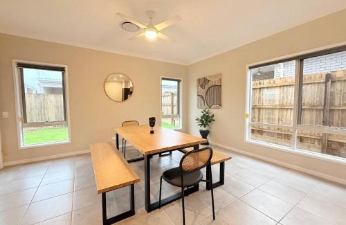 Griffin Casa | Silky Oak Stay - Brand New House in Griffin