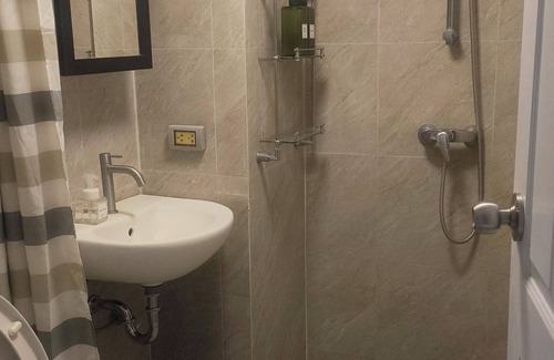 Silom Condominio | Silom room with 2 Queen bed for 4 persons, 300 meter from BTS Chongnonsi station