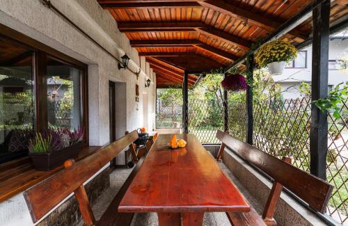 Bran Casa | Silva Cabin - In the heart of Bran, next to the Castle w/free parking