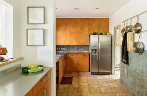 Silver Lake Casa | Silver Lake Mid-century Nestled In The Treetops
