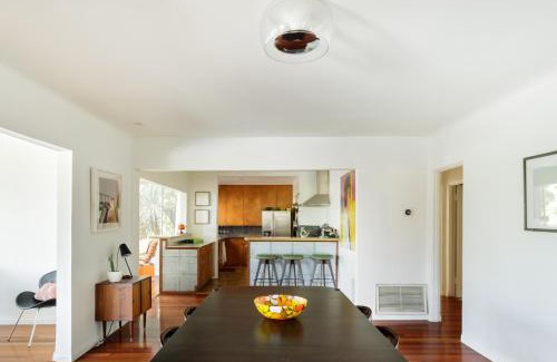 Silver Lake Casa | Silver Lake Mid-century Nestled In The Treetops