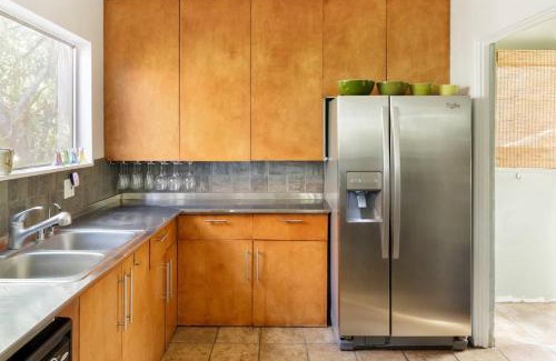 Silver Lake Casa | Silver Lake Mid-century Nestled In The Treetops