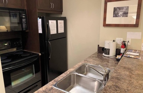 East Kootenay Condominio | Nueva propiedad | Tina caliente | Sala de vapor | Piscina cubierta | Sala de ejercicios | Netflix