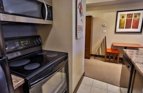 East Kootenay Condominio | Silver Rock Studio with full kitchen and Queen bed
