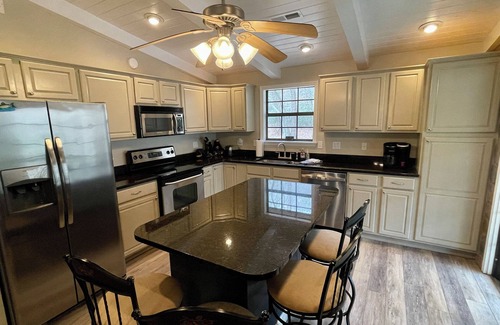 Robbinsville Casa | Silver's Snowbird Cabin