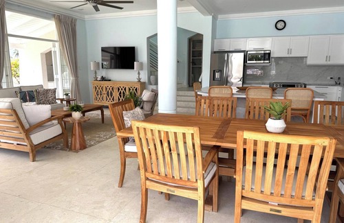 Silver Sands Casa | Silver Sands Beach Villas are great for family-friendly activities, surfing and relaxation