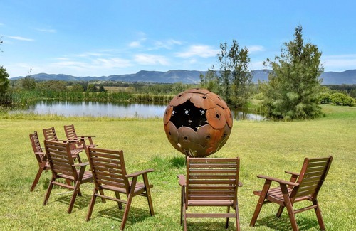 Rothbury Casa | Silver Springs Estate 4br house + 6br house with Wifi, Pool. Fireplace, Views, Olives and Space
