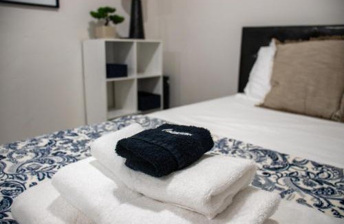 Poplar Grove Apartamento | Silver Studio