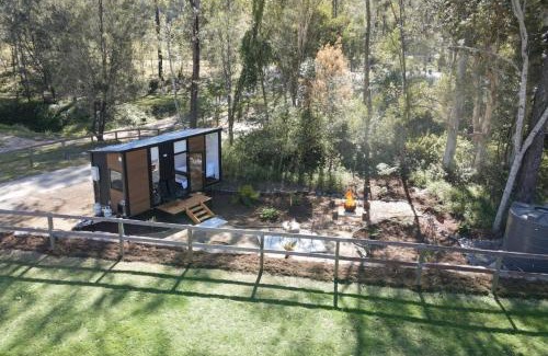 South Maclean Casa | Silveroak Lodge Tiny House by Tiny Away