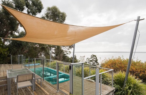 Tenby Point Casa | Silverstone Cottage Private Beachfront Pet Friendly