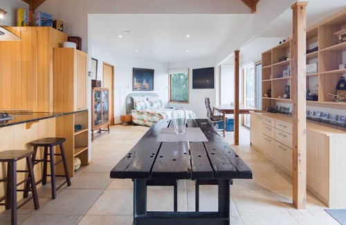 Tenby Point Casa | Silverstone Escape - Private Beachfront Retreat & Pet friendly