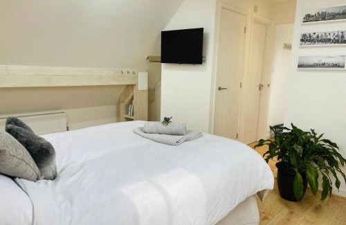 Frome Casa | Silverwood Coach House, with pre booked use of Indoor Swimming Pool