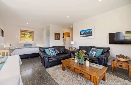 Kelvin Heights Casa | Silverwood Delight Su