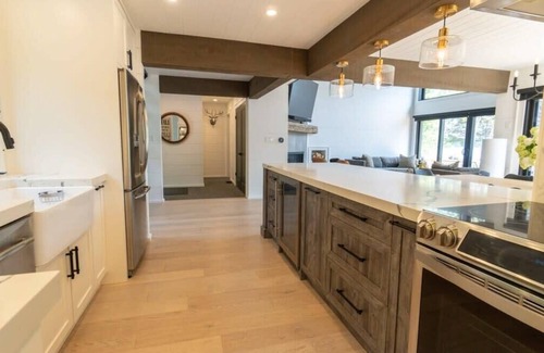Rosseau Casa | Silverwood - Lake Rosseau discount for July & August 2025!
