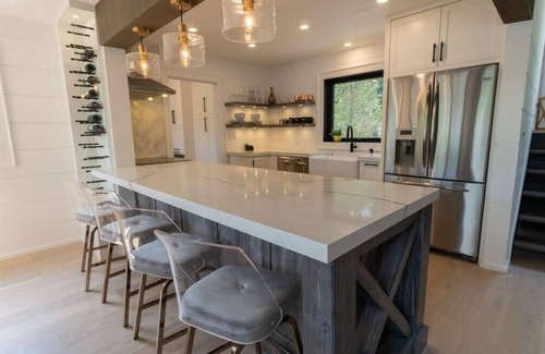 Rosseau Casa | Silverwood - Lake Rosseau discount for July & August 2025!