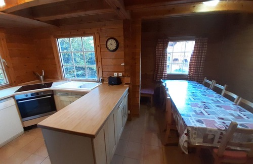 La Perriere Chalet De Esquí | Simone - Chalet tradicional de madera cercano a pistas y centro, ideal para 12 personas