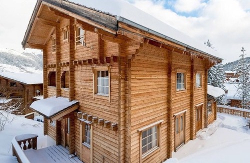 La Perriere Chalet De Esquí | Simone - Chalet tradicional de madera cercano a pistas y centro, ideal para 12 personas