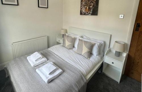 Heaton Apartamento | Simonside Apartment - Sleeps 6 -Parking