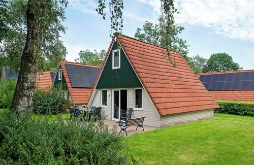 Gramsbergen Casa | Simple bungalow for 6 people in the Vechtdal, located by greenery or water – plenty of outdoor fun and activities for all ages.